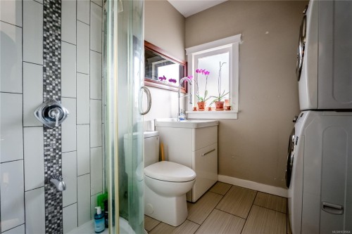 1661 Freeman Ave, Saanich, BC 