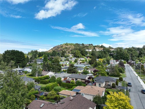 1661 Freeman Ave, Saanich, BC 