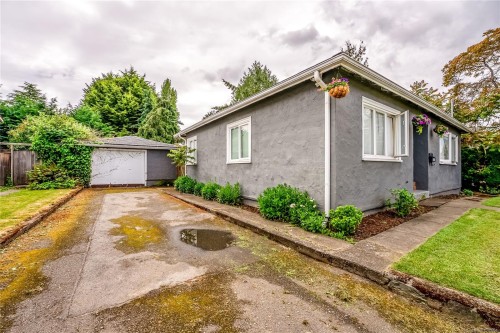 1661 Freeman Ave, Saanich, BC 