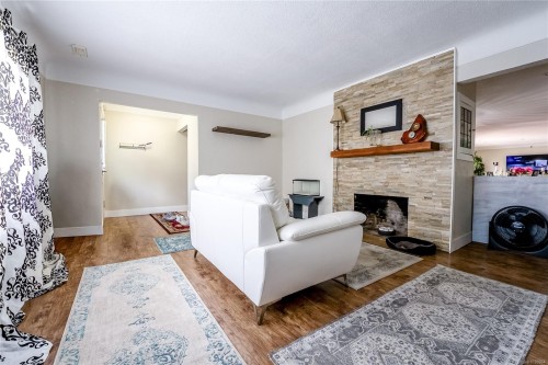 1661 Freeman Ave, Saanich, BC 