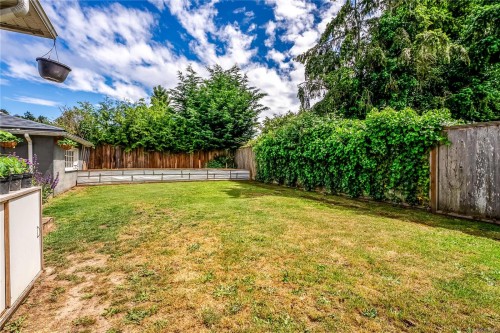 1661 Freeman Ave, Saanich, BC 