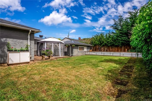 1661 Freeman Ave, Saanich, BC 