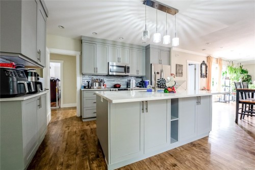 1661 Freeman Ave, Saanich, BC 