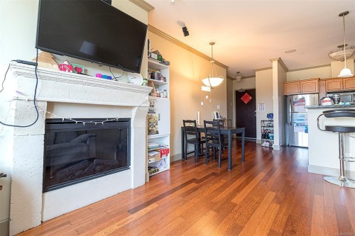 #202-1620 Mckenzie Ave, Saanich, BC 