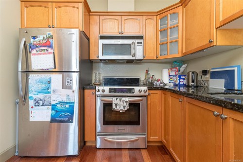 #202-1620 Mckenzie Ave, Saanich, BC 