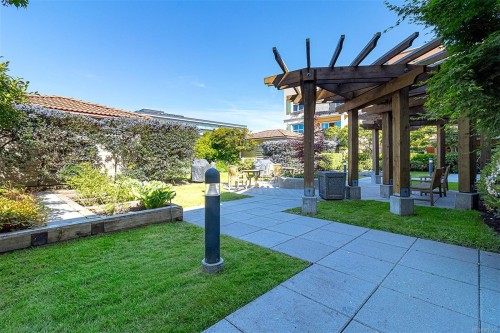 #202-1620 Mckenzie Ave, Saanich, BC 