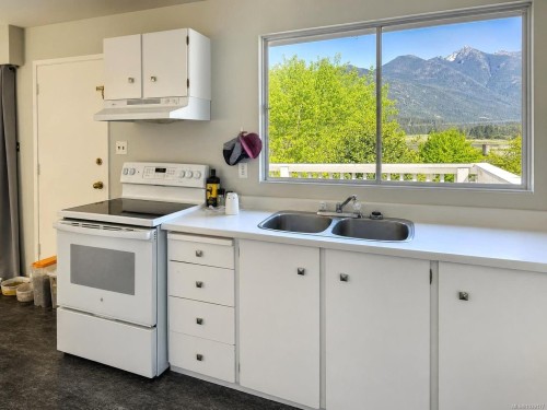 221 Spar St, Sayward, BC 