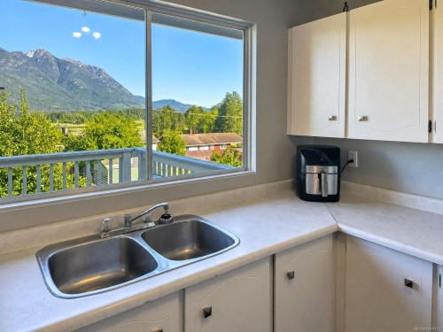 221 Spar St, Sayward, BC 