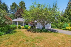 2022 Valley View Dr Courtenay, BC V9N 8M4