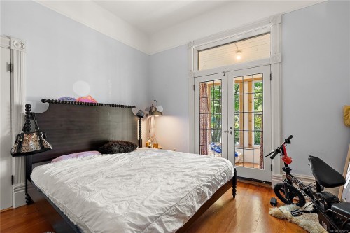 1736 Haultain St, Victoria, BC 