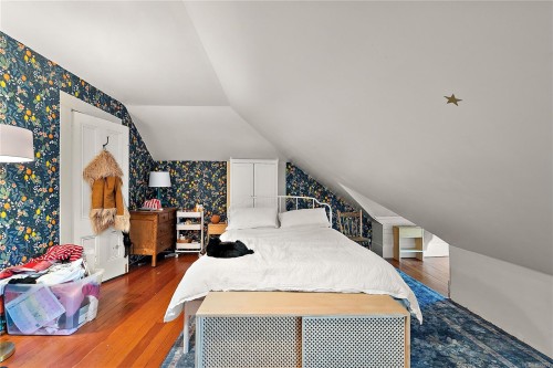 1736 Haultain St, Victoria, BC 