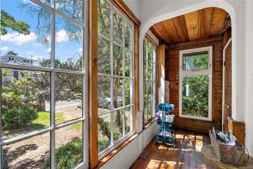 1736 Haultain St, Victoria, BC 