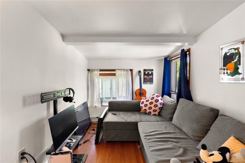 1736 Haultain St, Victoria, BC 