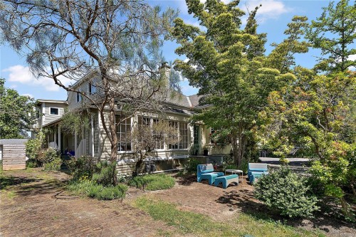 1736 Haultain St, Victoria, BC 