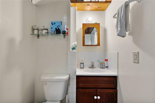 1736 Haultain St, Victoria, BC 