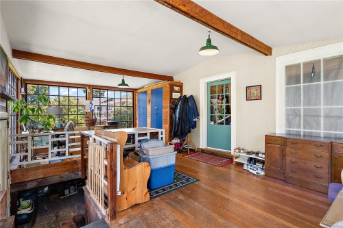 1736 Haultain St, Victoria, BC 