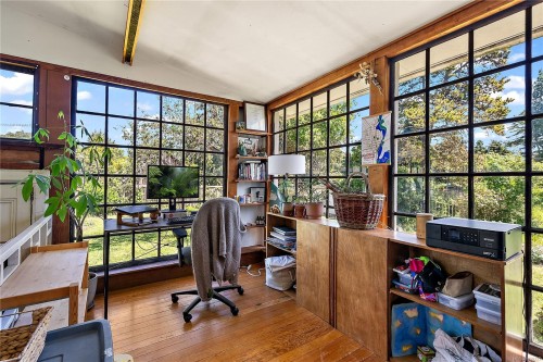 1736 Haultain St, Victoria, BC 