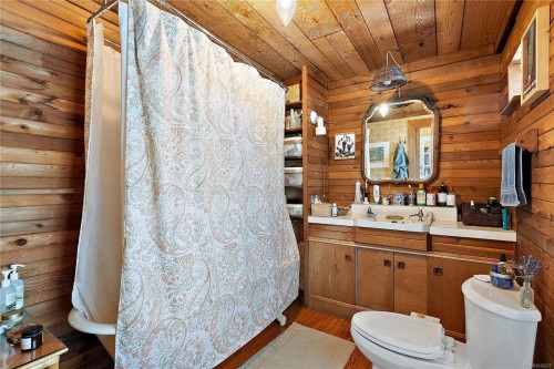 1736 Haultain St, Victoria, BC 