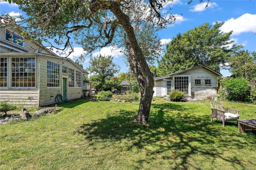 1736 Haultain St, Victoria, BC 