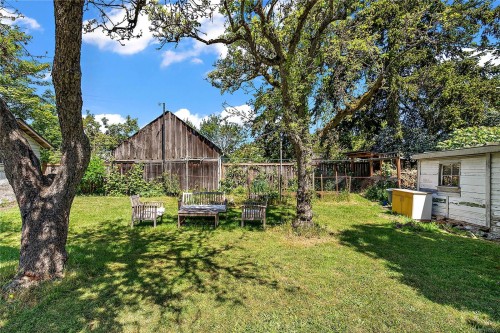1736 Haultain St, Victoria, BC 