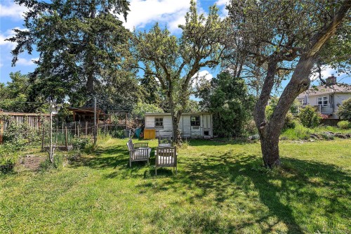 1736 Haultain St, Victoria, BC 