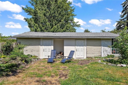 1736 Haultain St, Victoria, BC 