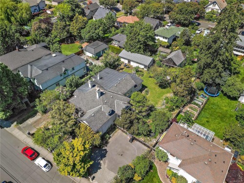 1736 Haultain St, Victoria, BC 