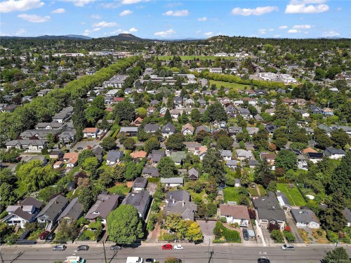 1736 Haultain St, Victoria, BC 