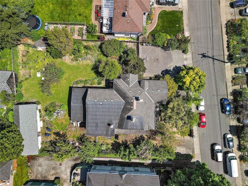 1736 Haultain St, Victoria, BC 