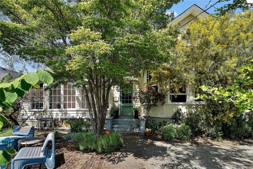 1736 Haultain St, Victoria, BC 