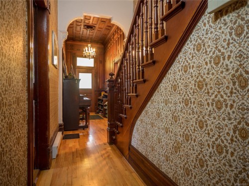 1736 Haultain St, Victoria, BC 