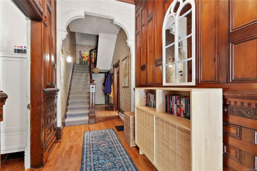 1736 Haultain St, Victoria, BC 