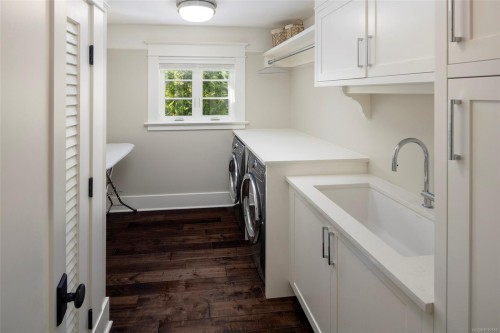 2571 Macdonald Dr West, Saanich, BC 