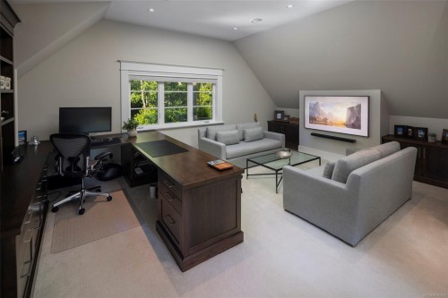2571 Macdonald Dr West, Saanich, BC 