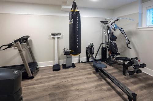 2571 Macdonald Dr West, Saanich, BC 
