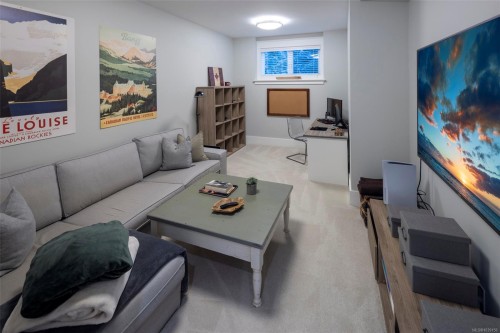 2571 Macdonald Dr West, Saanich, BC 