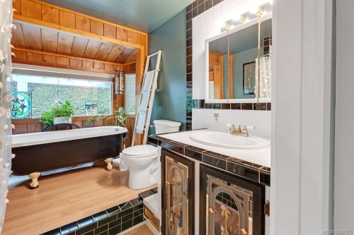 435 Davis Rd, Ladysmith, BC 