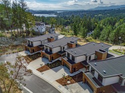 #105-1220 Manzanita Pl Nanaimo, BC V9T 0L7
