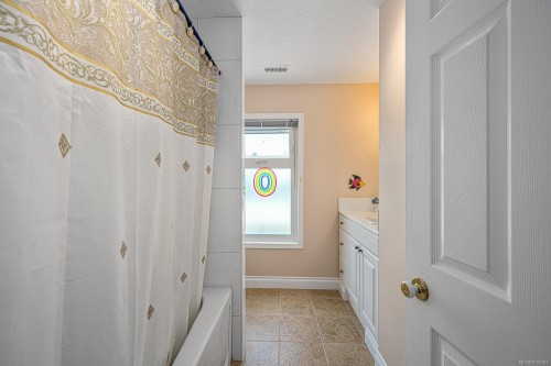 200 Crome Point Rd, Bowser, BC 
