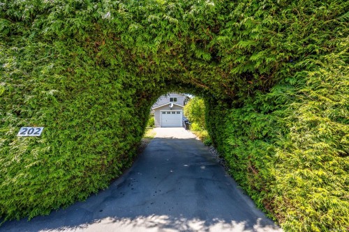 200 Crome Point Rd, Bowser, BC 
