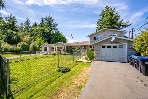 200 Crome Point Rd, Bowser, BC 