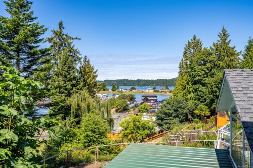 200 Crome Point Rd, Bowser, BC 