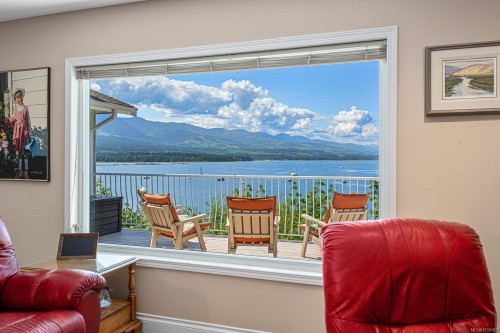 200 Crome Point Rd, Bowser, BC 
