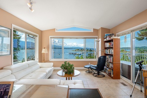 200 Crome Point Rd, Bowser, BC 