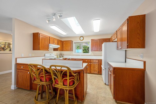 200 Crome Point Rd, Bowser, BC 