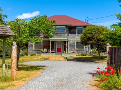 2854 Farm View Rd Courtenay, BC V9N 9C7