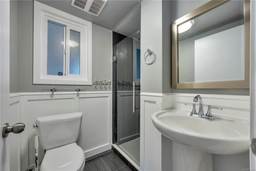 3236 Cedar Hill Rd, Saanich, BC 
