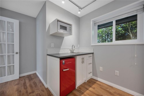 3236 Cedar Hill Rd, Saanich, BC 