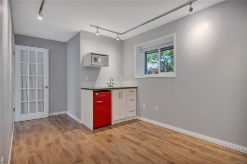 3236 Cedar Hill Rd, Saanich, BC 
