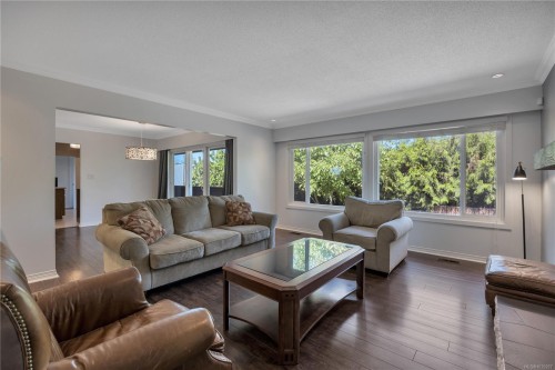 3236 Cedar Hill Rd, Saanich, BC 